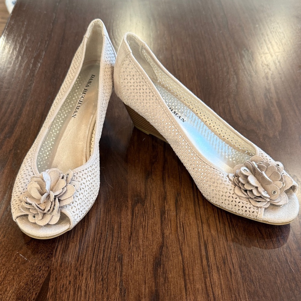 Dana Buchman Cream Wedges with Floral Detail
